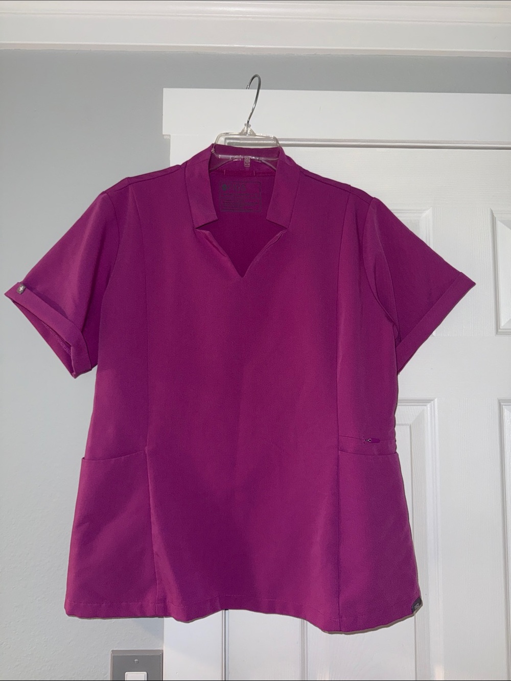 Figs  Inala Women's Purple scrub top size XL great condition